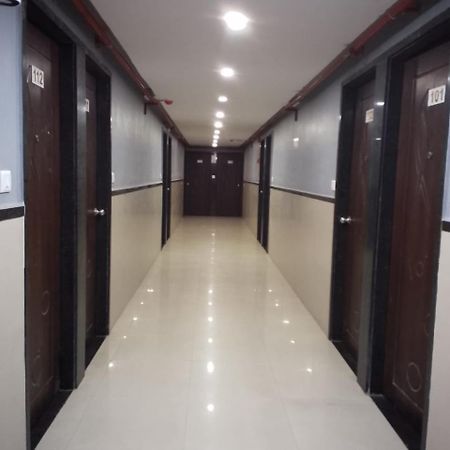 Infinity Rooms & Banquet Surate Extérieur photo