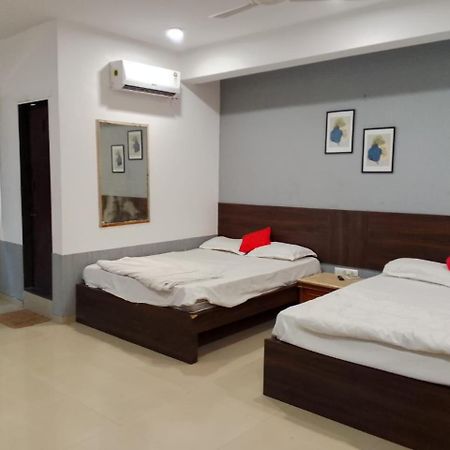 Infinity Rooms & Banquet Surate Extérieur photo
