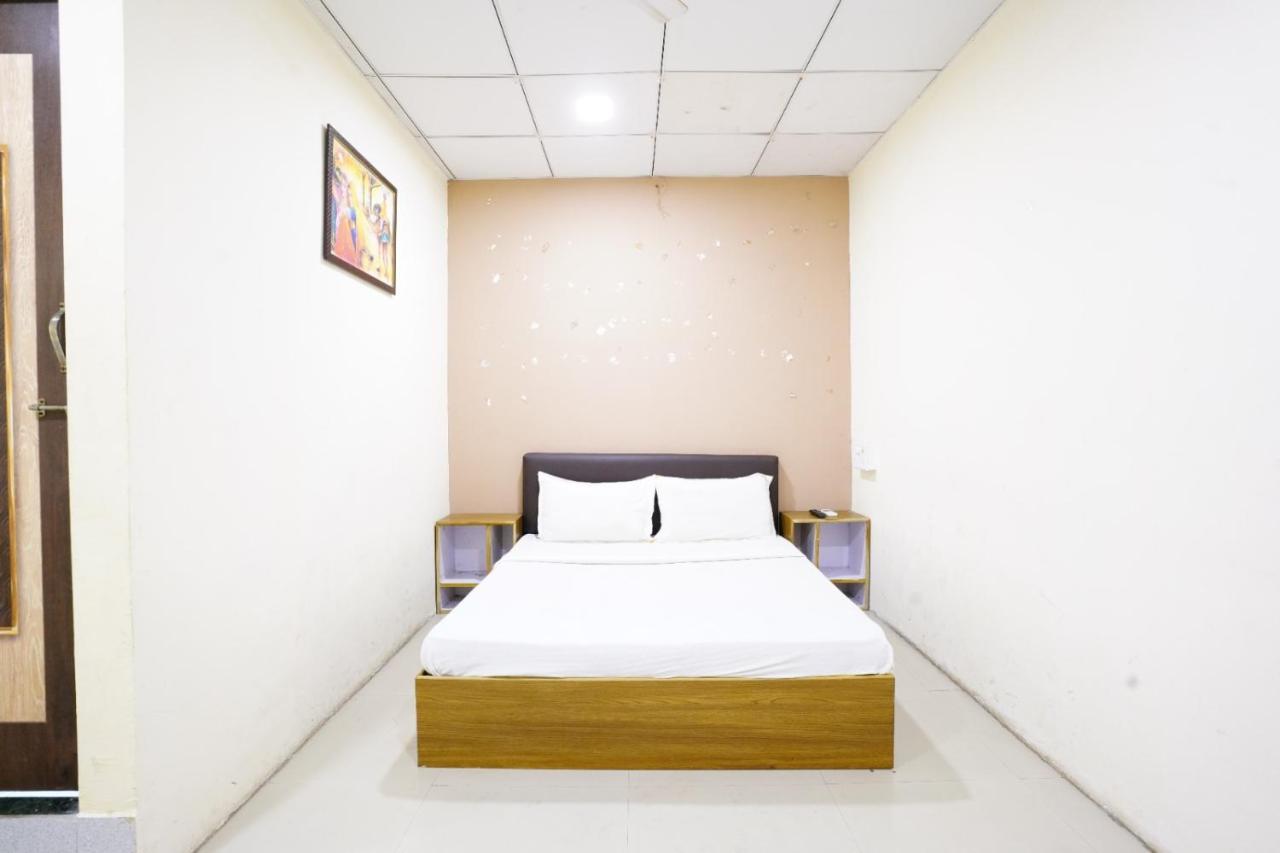 Infinity Rooms & Banquet Surate Extérieur photo