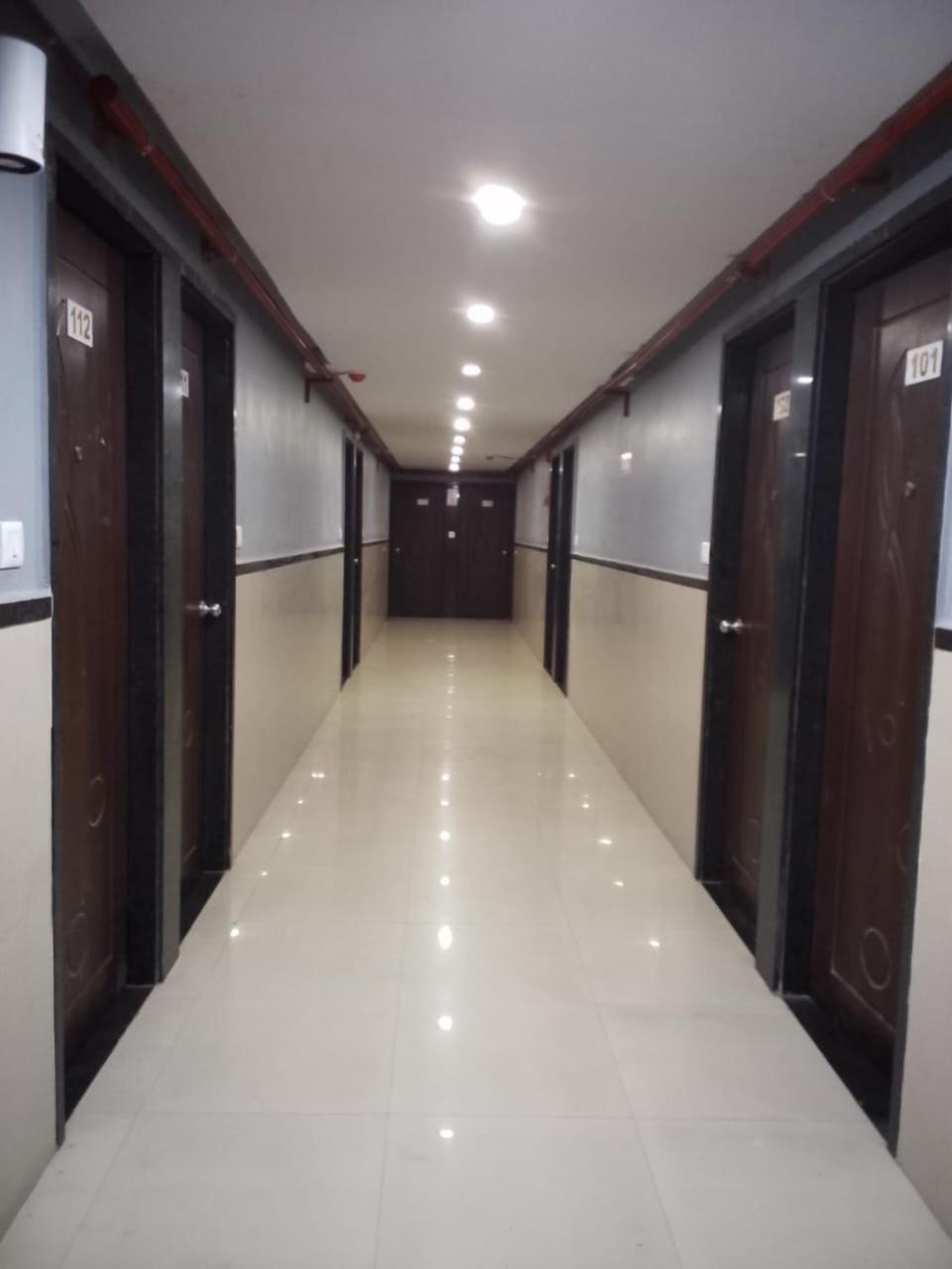 Infinity Rooms & Banquet Surate Extérieur photo