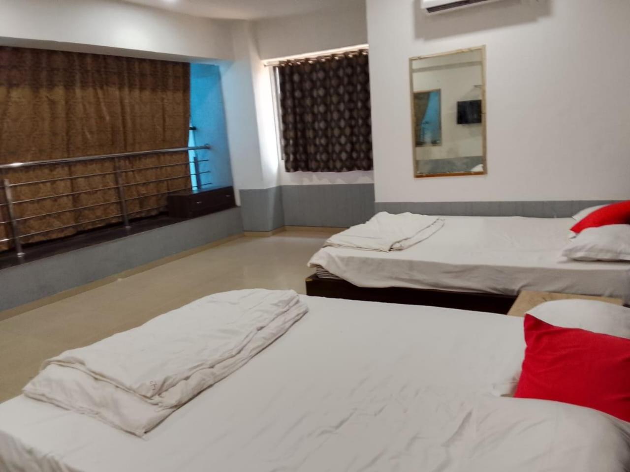 Infinity Rooms & Banquet Surate Extérieur photo